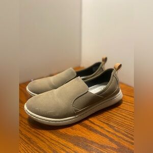 Clarks Cloudsteppers tan slip on